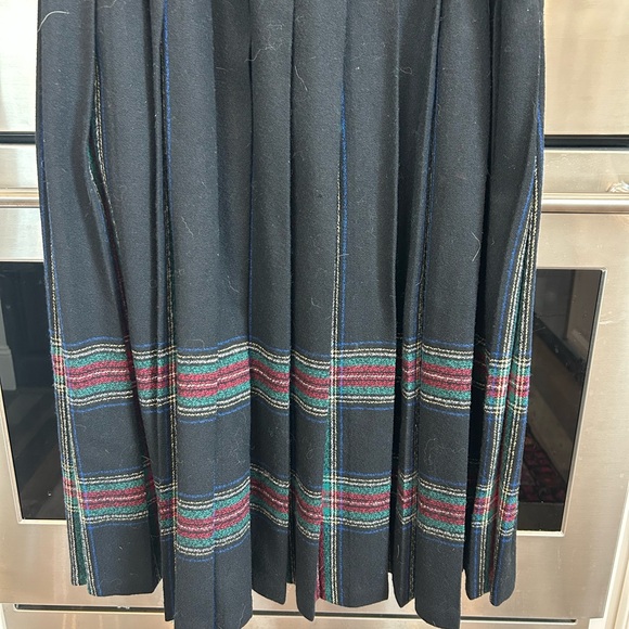 VINTAGE Pendleton 100 percent wool Skirt, size 10 petite, GUC - Picture 3 of 5